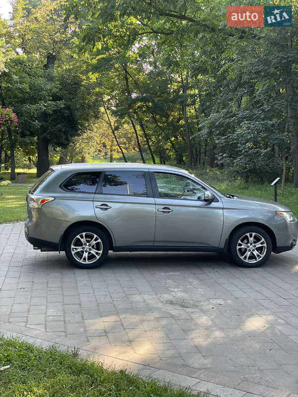 Позашляховик / Кросовер Mitsubishi Outlander 2013 в Попільні