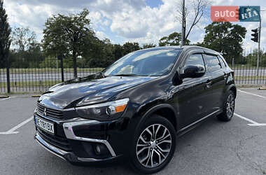 Позашляховик / Кросовер Mitsubishi Outlander 2016 в Києві