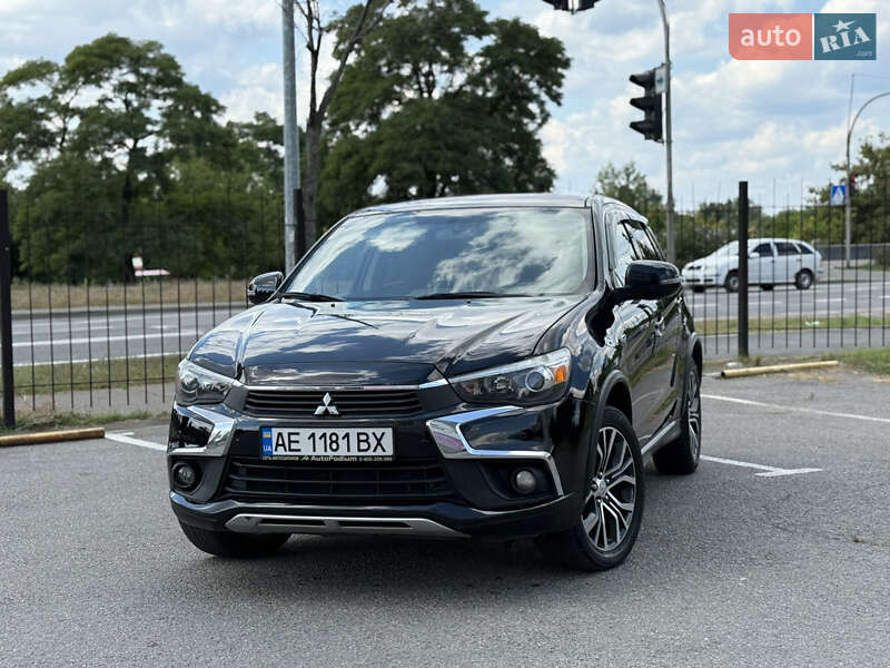 Внедорожник / Кроссовер Mitsubishi Outlander 2016 в Киеве