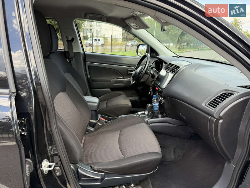 Внедорожник / Кроссовер Mitsubishi Outlander 2016 в Киеве