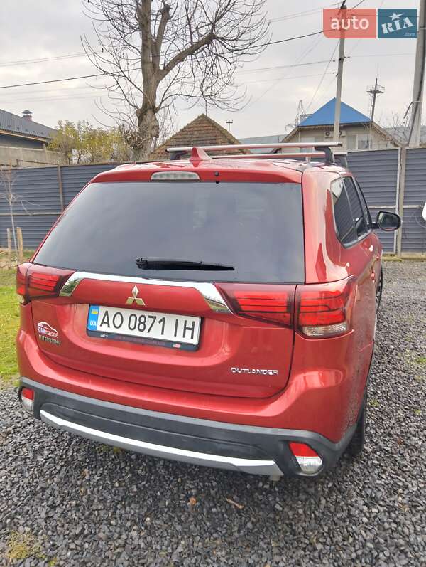 Позашляховик / Кросовер Mitsubishi Outlander 2018 в Ужгороді