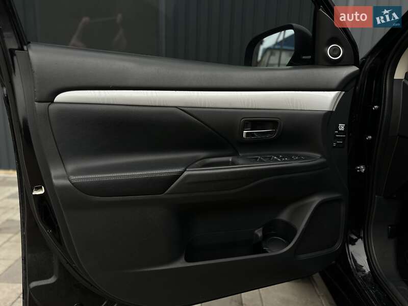 Позашляховик / Кросовер Mitsubishi Outlander 2013 в Івано-Франківську