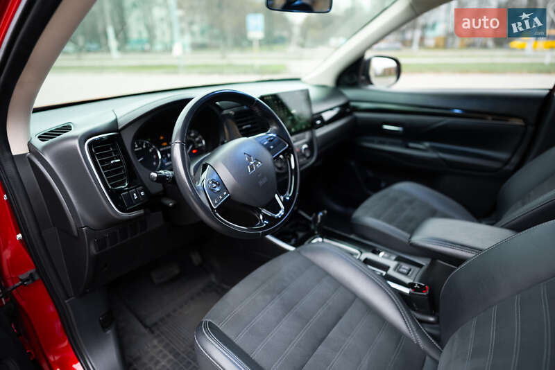 Внедорожник / Кроссовер Mitsubishi Outlander 2019 в Запорожье