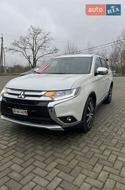 Позашляховик / Кросовер Mitsubishi Outlander 2016 в Золочеві