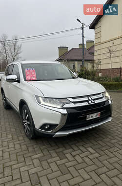 Внедорожник / Кроссовер Mitsubishi Outlander 2016 в Золочеве