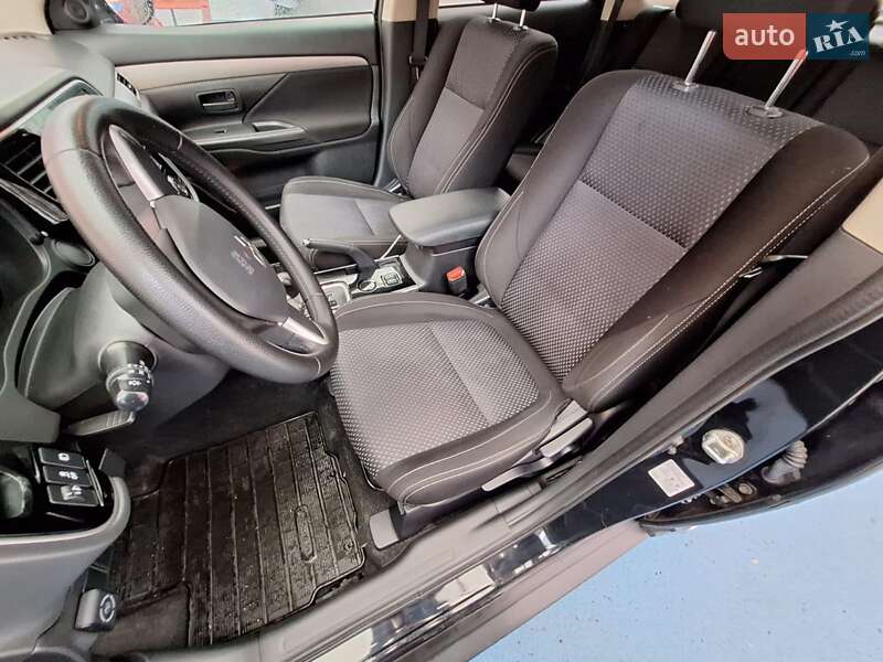 Позашляховик / Кросовер Mitsubishi Outlander 2017 в Черкасах