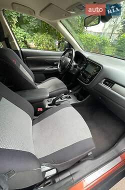 Внедорожник / Кроссовер Mitsubishi Outlander 2013 в Киеве