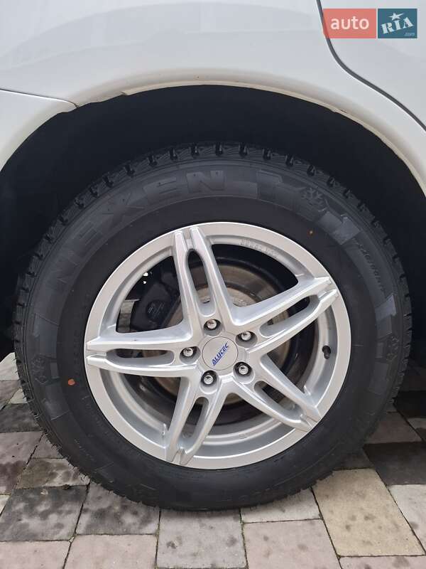 Позашляховик / Кросовер Mitsubishi Outlander 2012 в Ужгороді