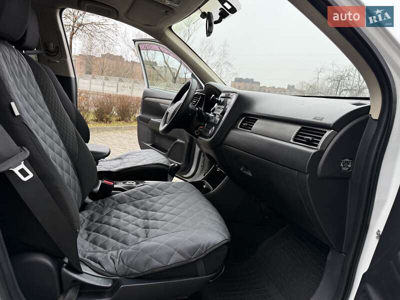 Внедорожник / Кроссовер Mitsubishi Outlander 2013 в Ивано-Франковске