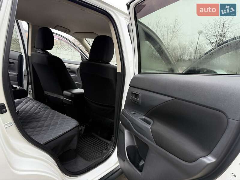 Внедорожник / Кроссовер Mitsubishi Outlander 2013 в Ивано-Франковске