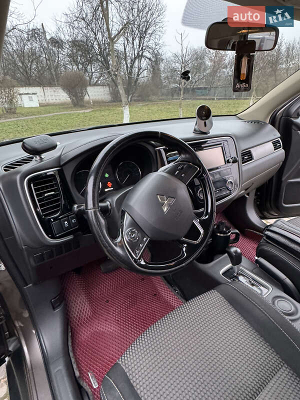 Позашляховик / Кросовер Mitsubishi Outlander 2016 в Івано-Франківську фото 29 Позашляховик / Кросовер Mitsubishi Outlander 2016 в Івано-Франківську