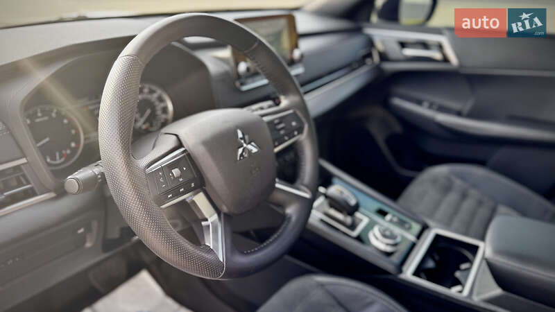 Позашляховик / Кросовер Mitsubishi Outlander 2021 в Івано-Франківську