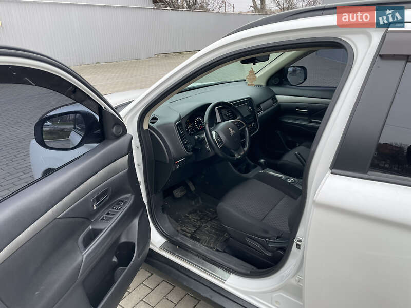 Позашляховик / Кросовер Mitsubishi Outlander 2012 в Полтаві
