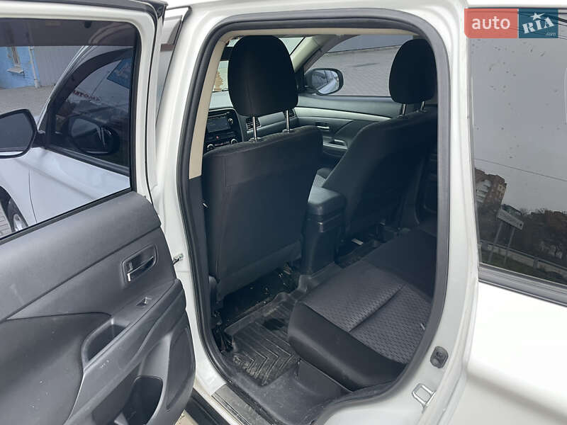 Позашляховик / Кросовер Mitsubishi Outlander 2012 в Полтаві