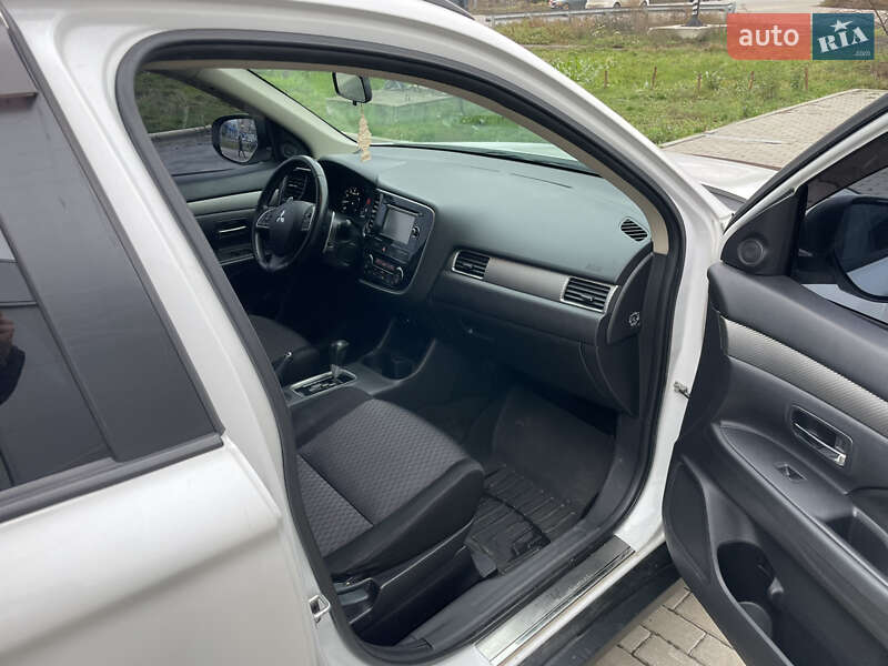 Позашляховик / Кросовер Mitsubishi Outlander 2012 в Полтаві