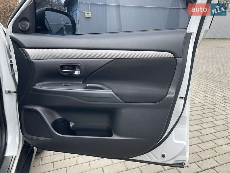 Позашляховик / Кросовер Mitsubishi Outlander 2012 в Полтаві