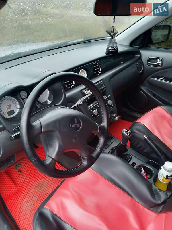 Внедорожник / Кроссовер Mitsubishi Outlander 2004 в Стрые фото 3 Внедорожник / Кроссовер Mitsubishi Outlander 2004 в Стрые