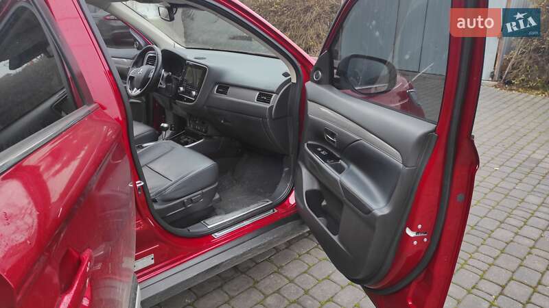 Позашляховик / Кросовер Mitsubishi Outlander 2019 в Харкові