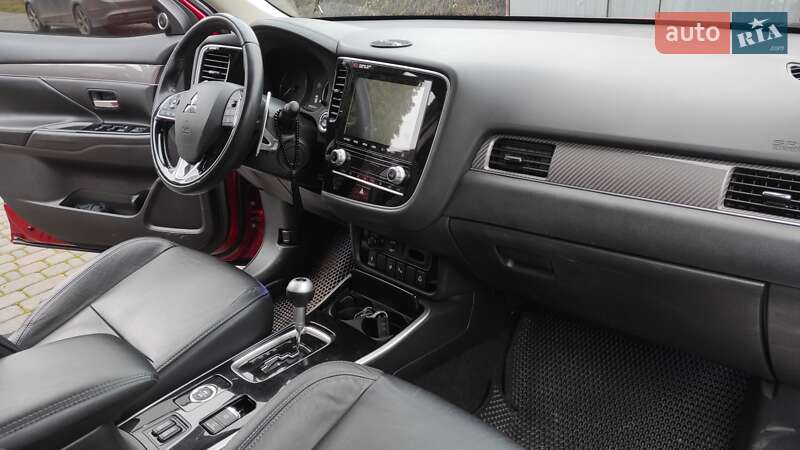 Позашляховик / Кросовер Mitsubishi Outlander 2019 в Харкові