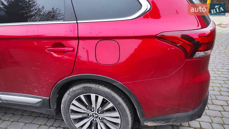 Позашляховик / Кросовер Mitsubishi Outlander 2019 в Харкові