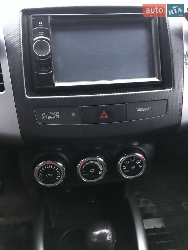 Позашляховик / Кросовер Mitsubishi Outlander 2011 в Києві