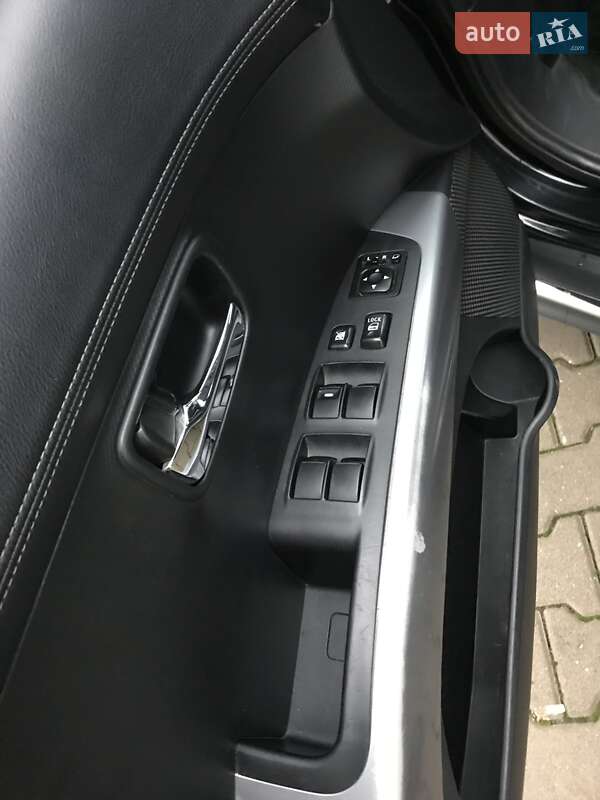 Позашляховик / Кросовер Mitsubishi Outlander 2011 в Києві