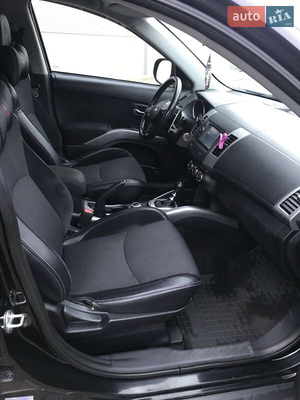 Позашляховик / Кросовер Mitsubishi Outlander 2011 в Києві