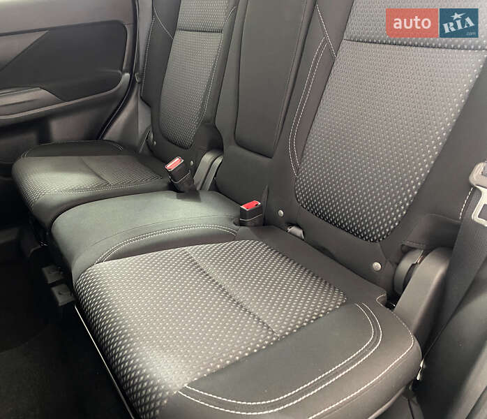 Позашляховик / Кросовер Mitsubishi Outlander 2020 в Львові