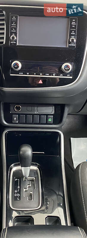 Позашляховик / Кросовер Mitsubishi Outlander 2020 в Львові