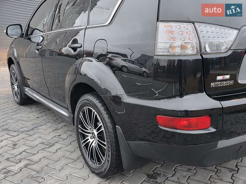 Внедорожник / Кроссовер Mitsubishi Outlander 2012 в Хмельницком