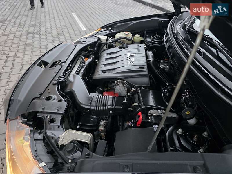 Внедорожник / Кроссовер Mitsubishi Outlander 2012 в Хмельницком