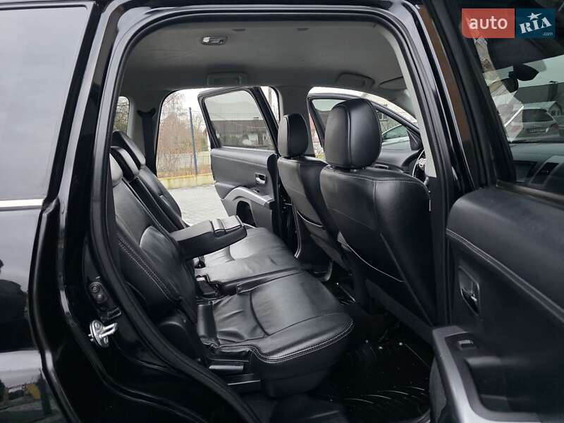 Внедорожник / Кроссовер Mitsubishi Outlander 2012 в Хмельницком