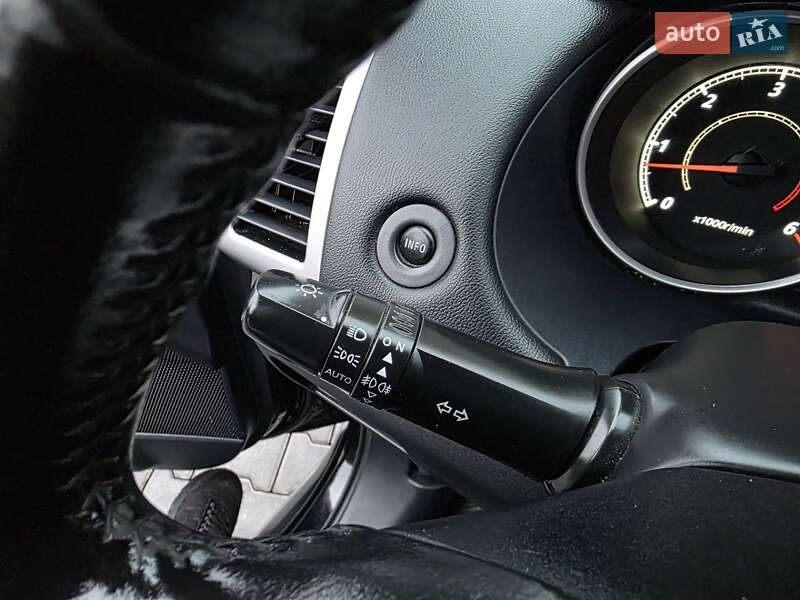 Внедорожник / Кроссовер Mitsubishi Outlander 2012 в Хмельницком