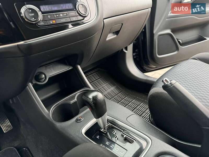 Позашляховик / Кросовер Mitsubishi Outlander 2012 в Луцьку