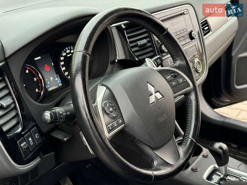 Позашляховик / Кросовер Mitsubishi Outlander 2012 в Луцьку