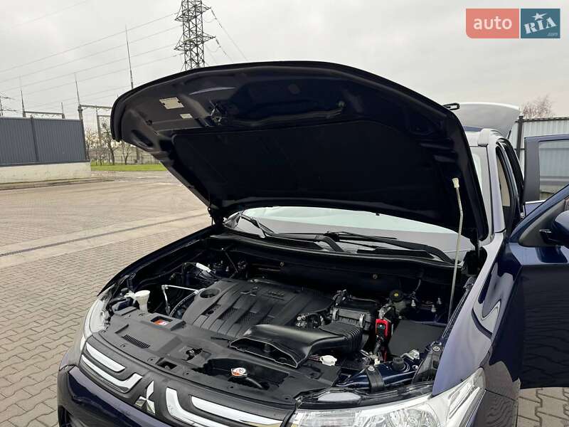 Позашляховик / Кросовер Mitsubishi Outlander 2012 в Луцьку