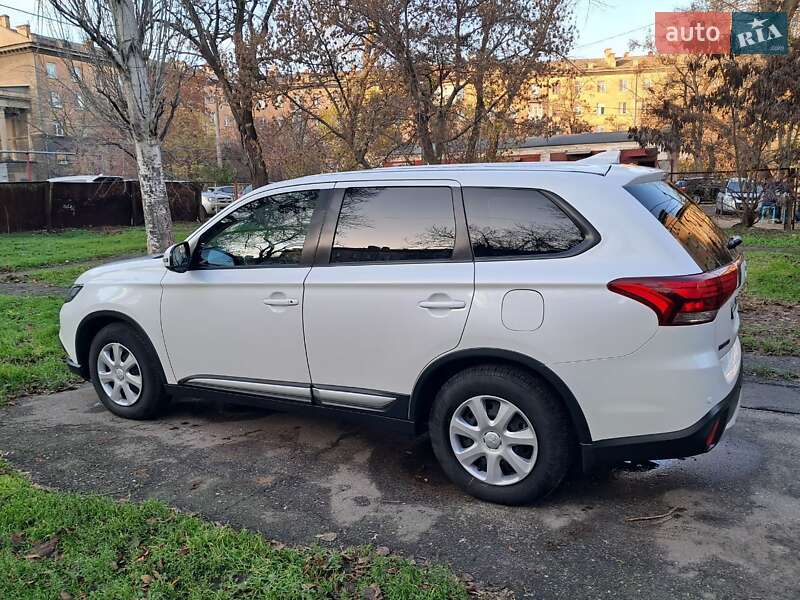 Внедорожник / Кроссовер Mitsubishi Outlander 2018 в Николаеве