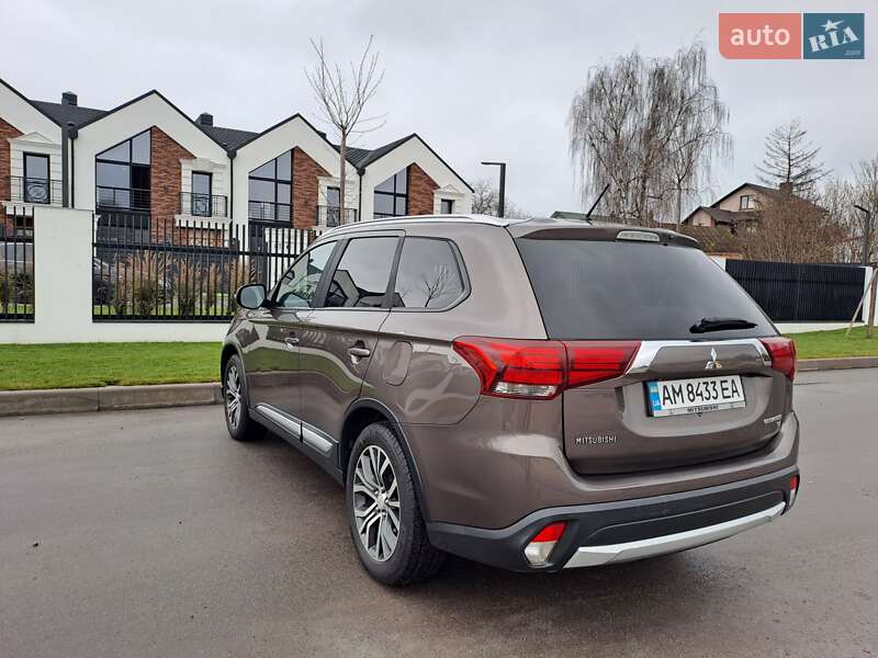 Внедорожник / Кроссовер Mitsubishi Outlander 2016 в Белой Церкви фото 5 Внедорожник / Кроссовер Mitsubishi Outlander 2016 в Белой Церкви