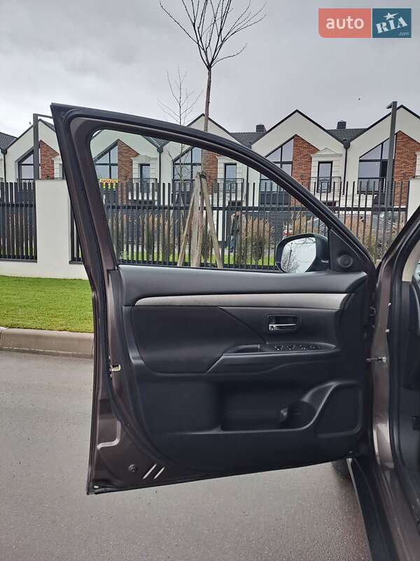 Внедорожник / Кроссовер Mitsubishi Outlander 2016 в Белой Церкви фото 11 Внедорожник / Кроссовер Mitsubishi Outlander 2016 в Белой Церкви