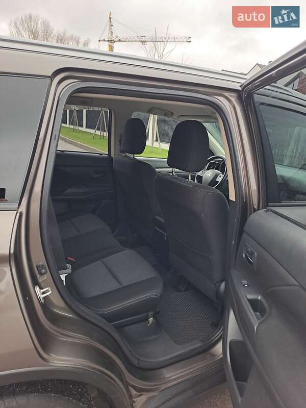 Внедорожник / Кроссовер Mitsubishi Outlander 2016 в Белой Церкви фото 16 Внедорожник / Кроссовер Mitsubishi Outlander 2016 в Белой Церкви