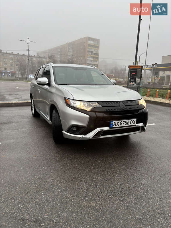 Внедорожник / Кроссовер Mitsubishi Outlander 2018 в Харькове