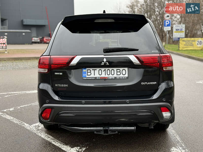 Внедорожник / Кроссовер Mitsubishi Outlander 2017 в Киеве