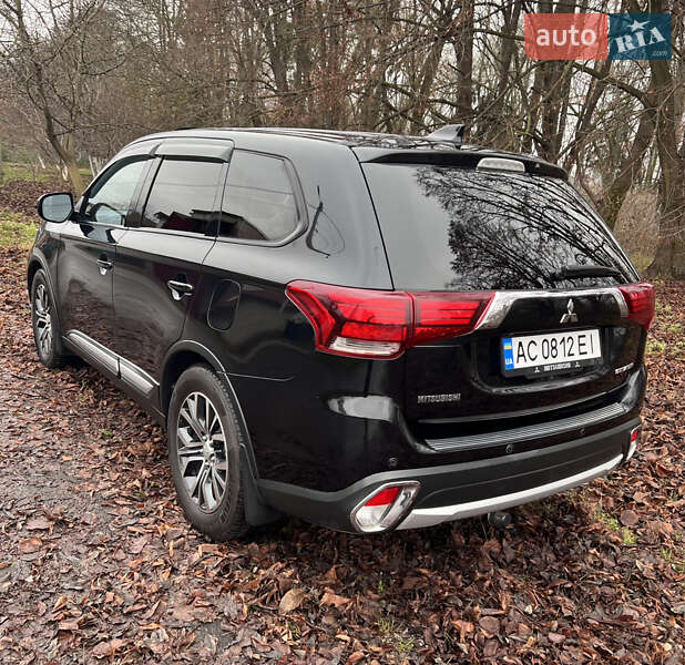Позашляховик / Кросовер Mitsubishi Outlander 2017 в Луцьку