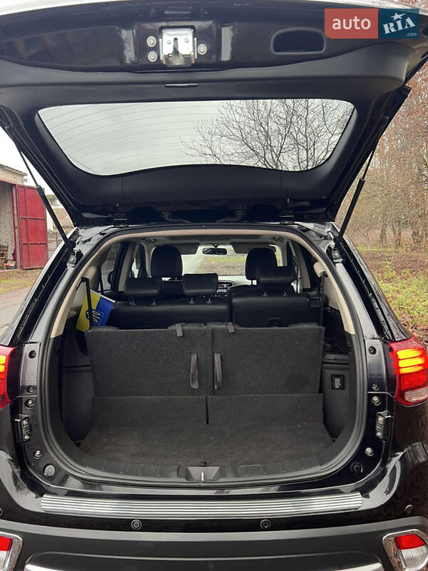 Позашляховик / Кросовер Mitsubishi Outlander 2017 в Луцьку