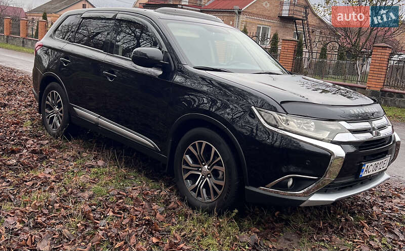 Позашляховик / Кросовер Mitsubishi Outlander 2017 в Луцьку