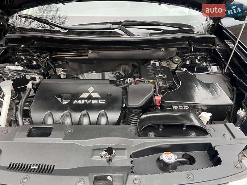 Позашляховик / Кросовер Mitsubishi Outlander 2017 в Луцьку