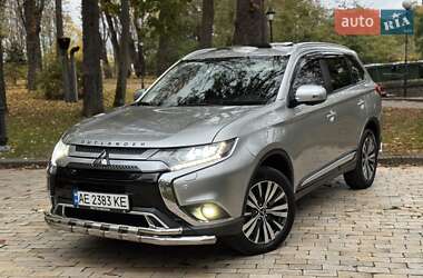 Позашляховик / Кросовер Mitsubishi Outlander 2018 в Києві