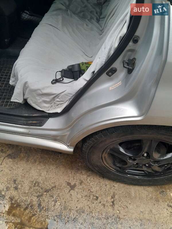 Внедорожник / Кроссовер Mitsubishi Outlander 2003 в Ямполе