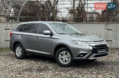 Внедорожник / Кроссовер Mitsubishi Outlander 2021 в Киеве