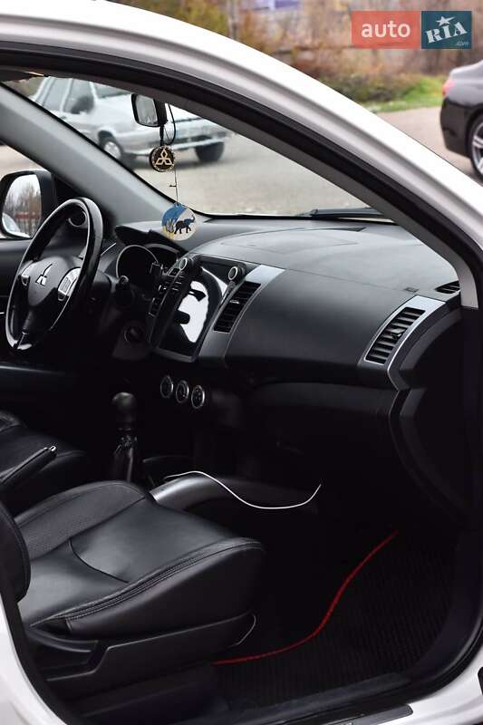 Позашляховик / Кросовер Mitsubishi Outlander 2008 в Кривому Розі фото 8 Позашляховик / Кросовер Mitsubishi Outlander 2008 в Кривому Розі